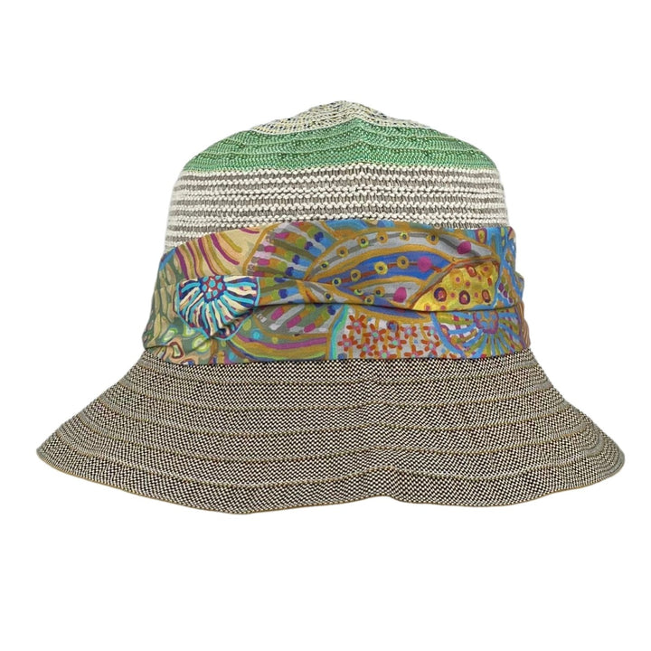 Stoffhut mit buntem Umbind