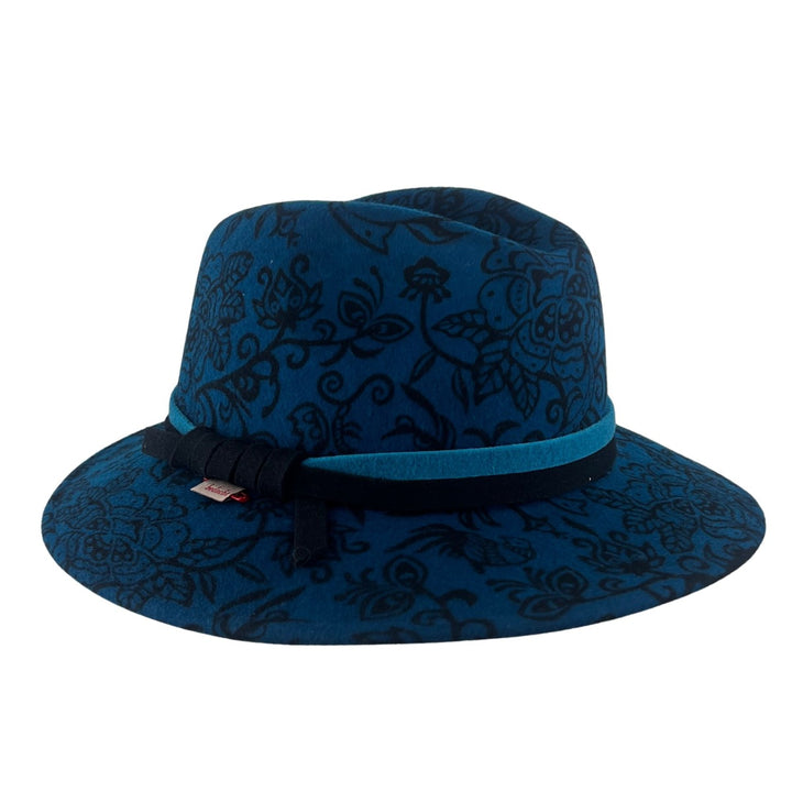 Fedora Adonis Flower Bedacht